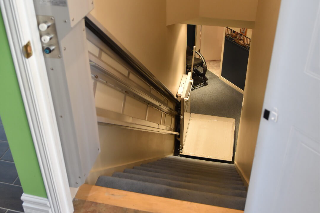 AC-105 Residential Wheelchair Lift