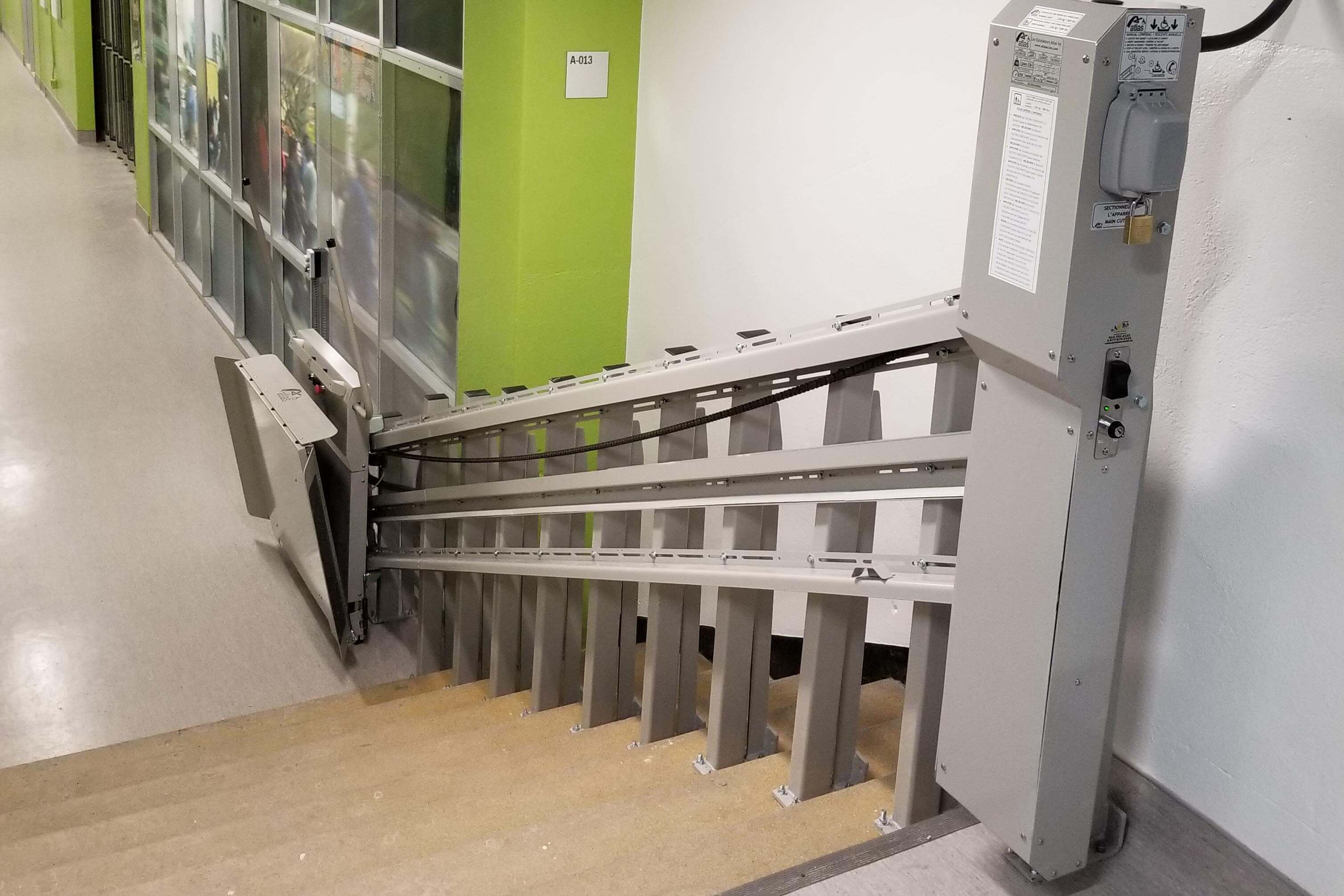 AC-105 Residential Wheelchair Lift
