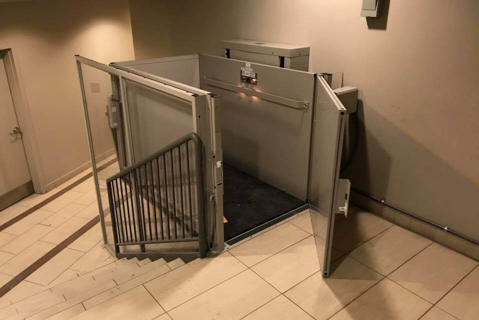 Plateforme élévatrice commercial
